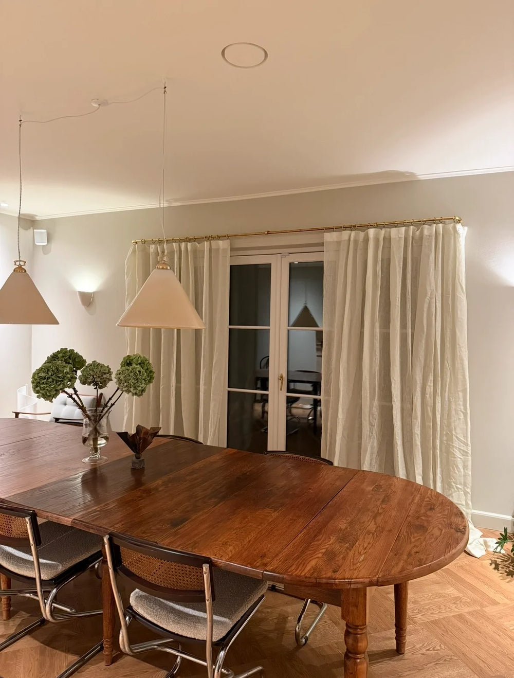 A Timeless Dining Space